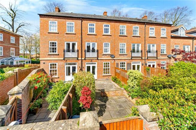 4 bed Terraced for sale Image 12