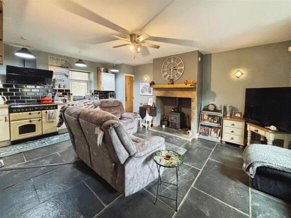 2 bed Terraced for sale Image 2