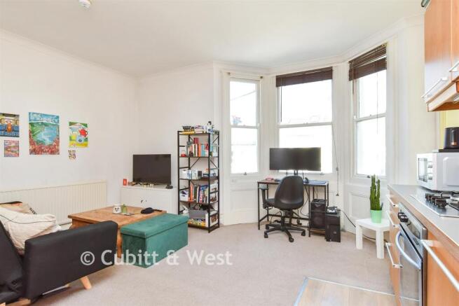 Lounge/ Kitchen