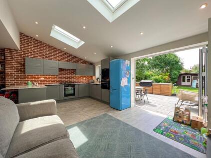 Merton Way, West Molesey, KT8