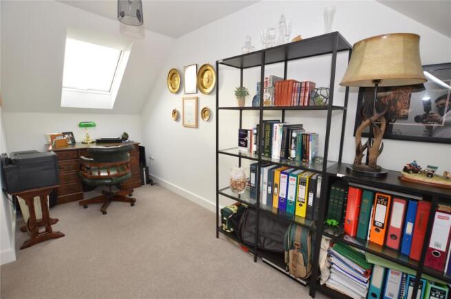 Bedroom 5/Study