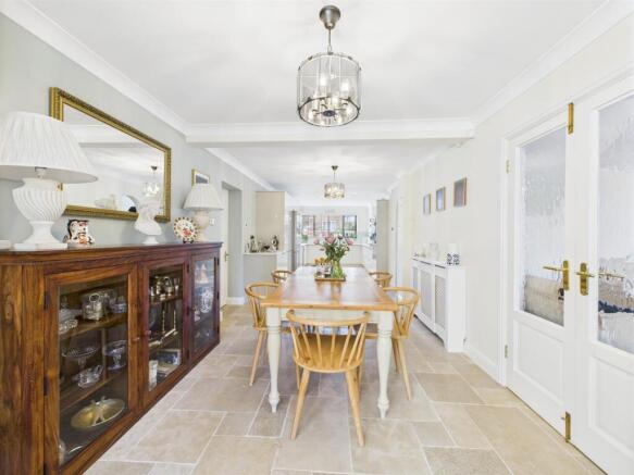 KITCHEN DINER