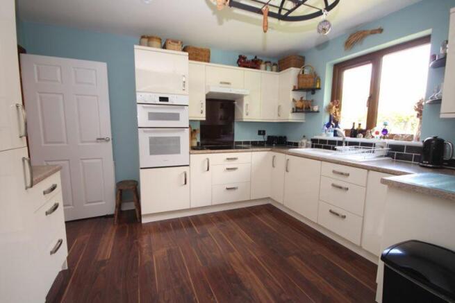 Kitchen photo 1