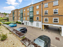 21, Drake House, Medina Gardens, Cowes PO31 7AA
