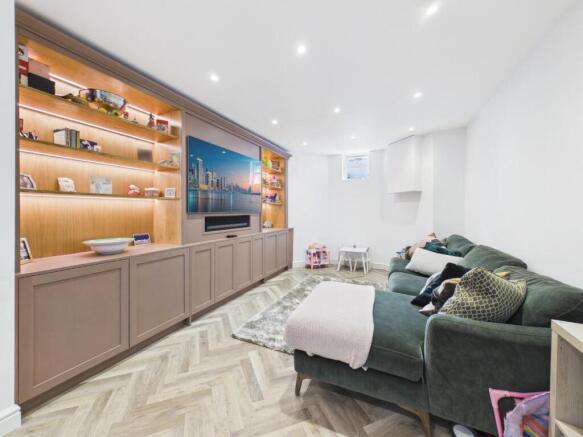 4 bed Terraced for sale Image 7
