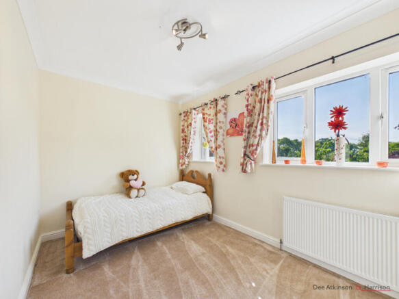 4 bed Detached for sale Image 12