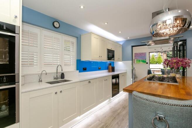 4 bed Detached to rent Image 7