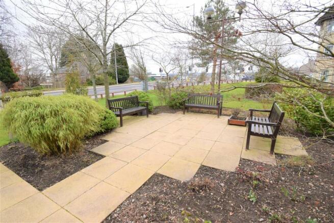 COMMUNAL SEATING AREA.JPG