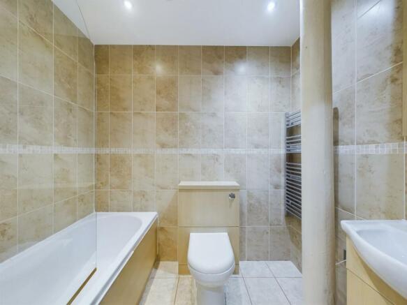 2 bed Apartment for sale Image 6