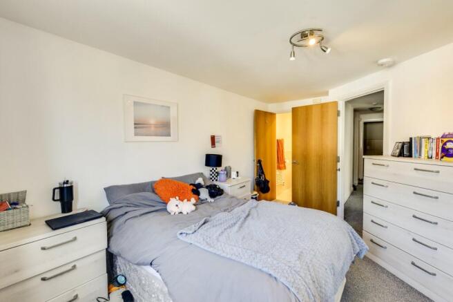 2 bed Flat for sale Image 8