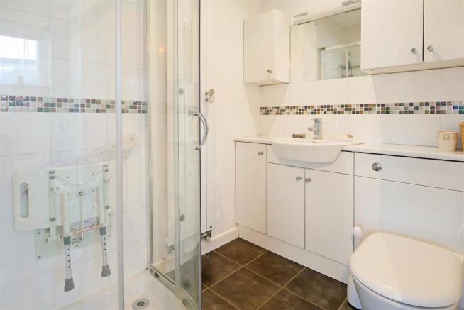 Shower room en suite