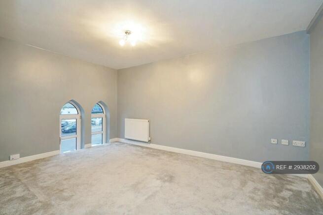 4 bed Semi-Detached to rent Image 7