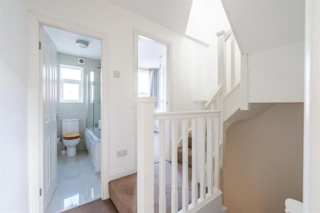 2 bed Terraced to rent Image 7