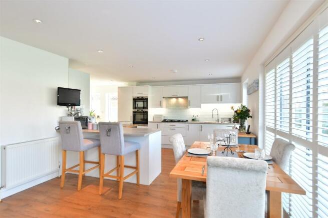 Kitchen/ Dining Area