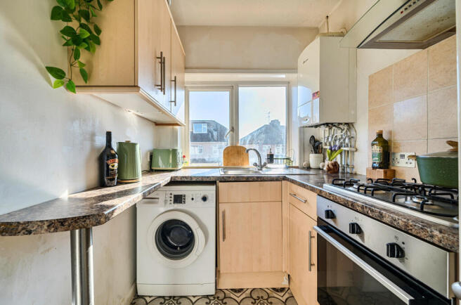 1435910-14-69c502...