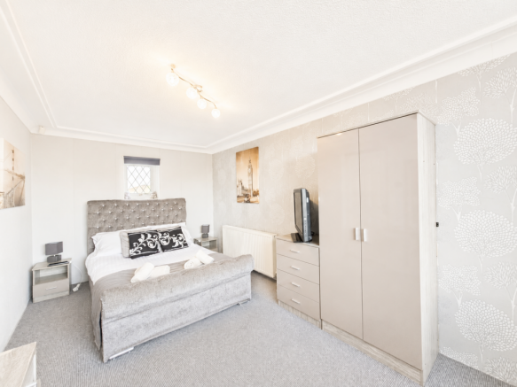 9 bed Detached for sale Image 6