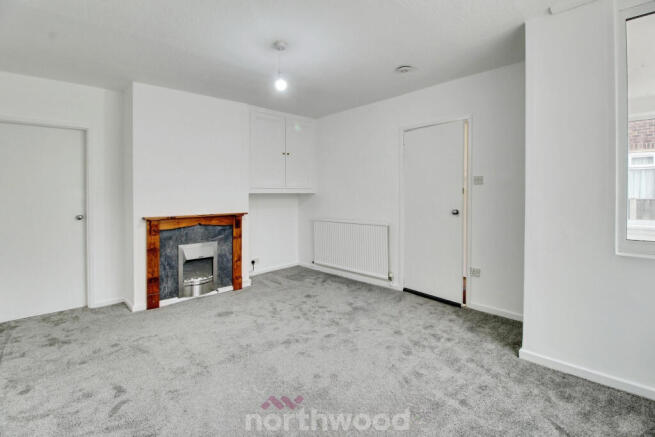 3 bed Semi-Detached to rent Image 2