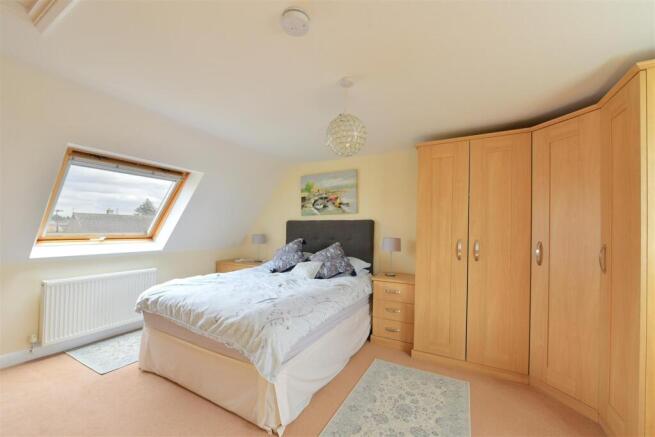4 bed Not Specified to rent Image 4