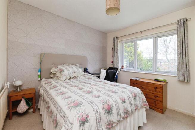 4 bed Semi-Detached for sale Image 9