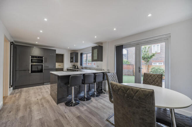 1359153-5-68d6991...