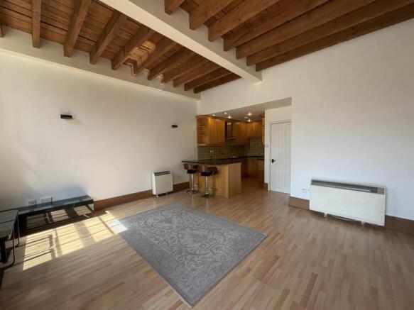 2 bed Apartment for sale Image 4
