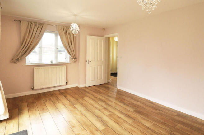 Montague Side, Basildon, Essex, SS14 photo 4