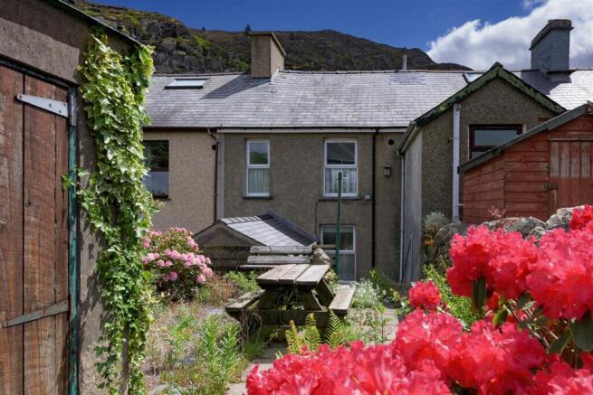 18-14 Manod Road.jpg