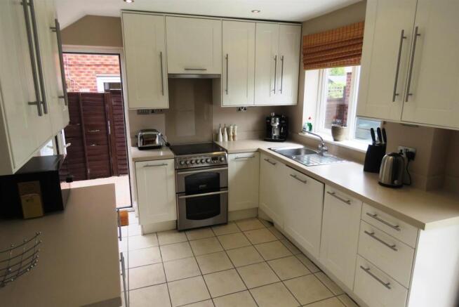 KITCHEN/BREAKFAST RO