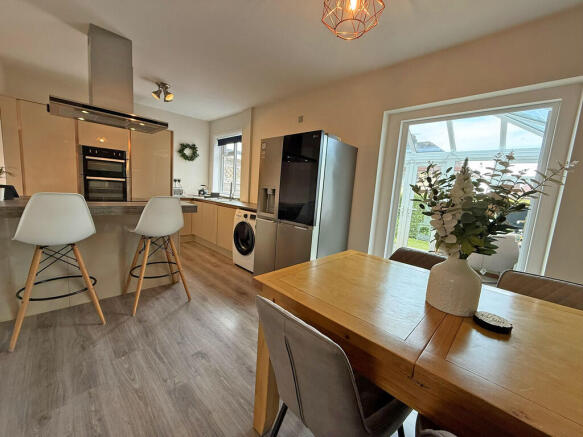3 bed Semi-Detached for sale Image 5
