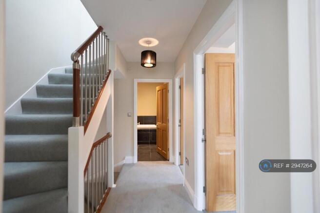 5 bed Semi-Detached to rent Image 6