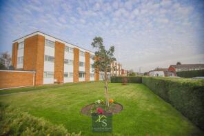 9, 43 Sycamore Lodge, Dairyground Road, Bramhall, Stockport SK7 2HY