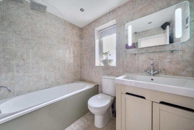 5 bed Detached for sale Image 11