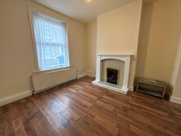 3 bed Terraced to rent Image 7