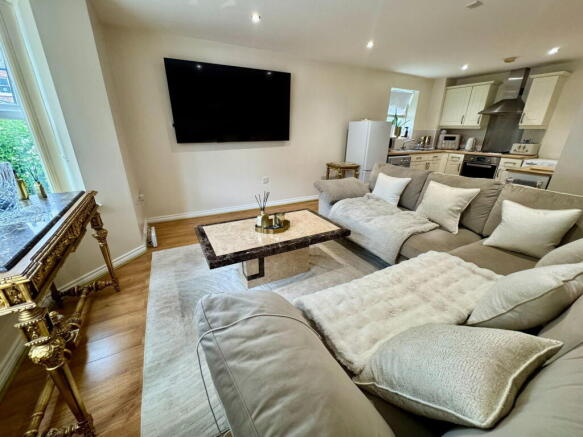 2 bed Apartment for sale Image 5