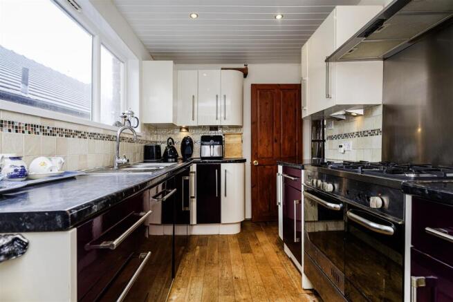 4 bed Detached for sale Image 5