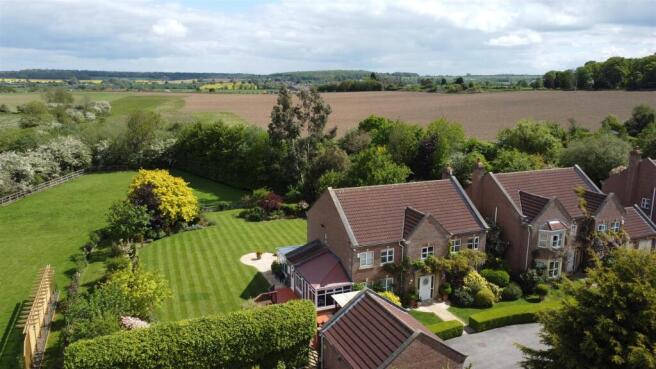 5 bed Detached for sale Image 12