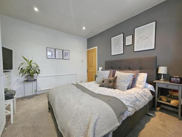 Master Bedroom (2).jpg