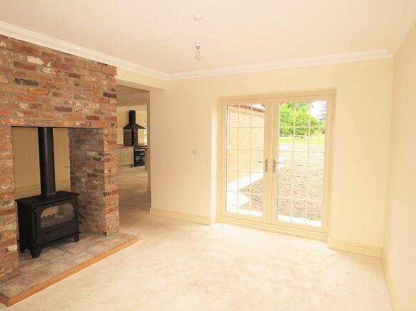 Lounge/Dining Area