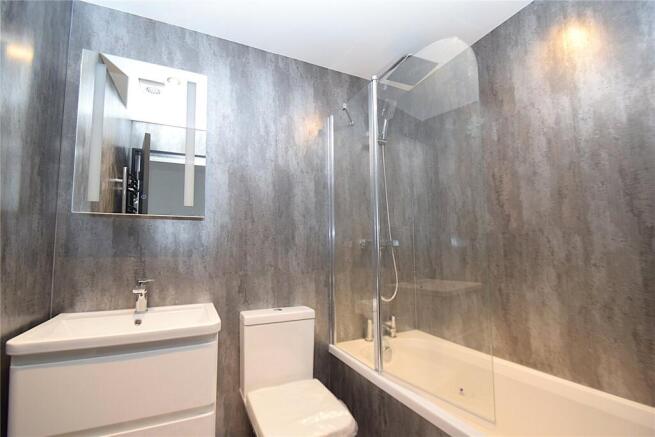 2 bed Penthouse to rent Image 7