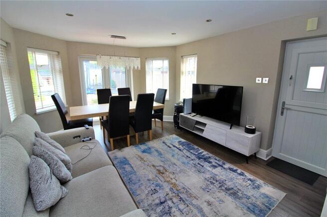 4 bed Semi-Detached for sale Image 6