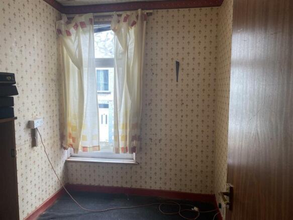 BEDROOM 1 (FRONT)