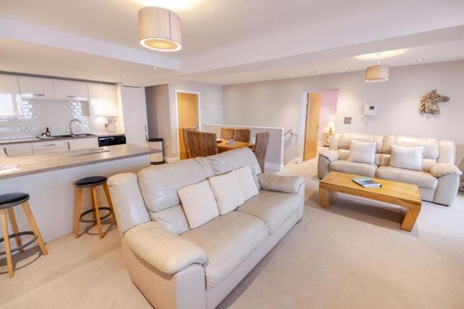 3 bed Duplex for sale Image 6