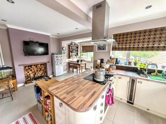 3 bed Semi-Detached for sale Image 9