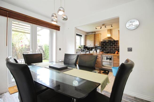 3 bed Semi-Detached for sale Image 3