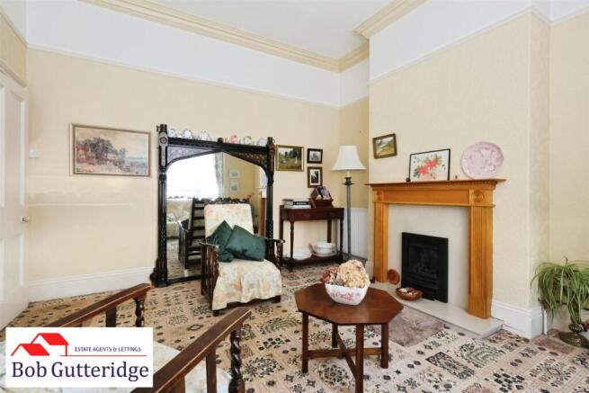 BAY FRONTED LOUNGE