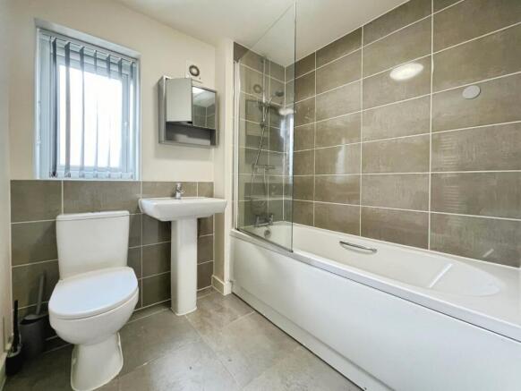 3 bed Town House for sale Image 9