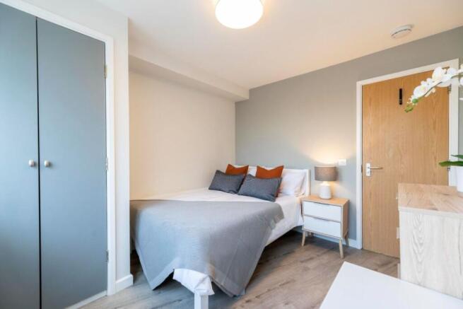 1FSF8 - Bedroom