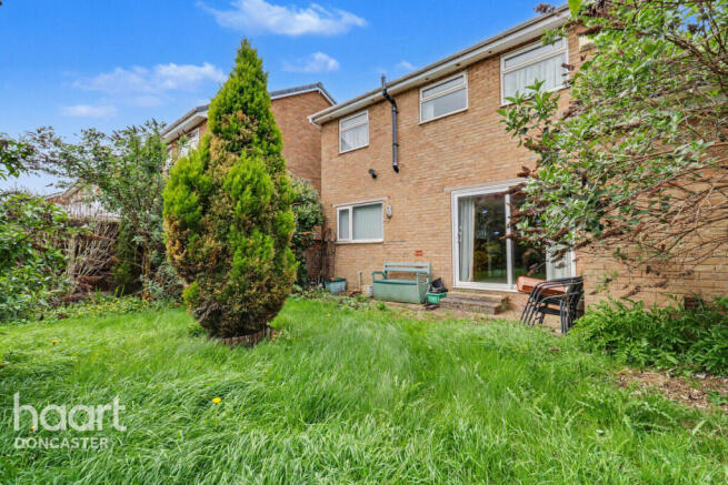 4 bed Detached for sale Image 4