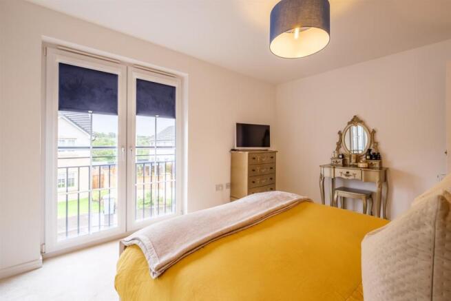 060-2_Hunterfield_Place_Carluke_ML84GY.jpg