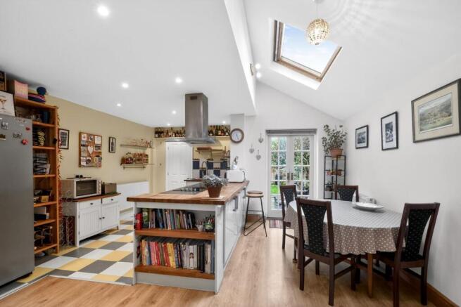4 bed Terraced for sale Image 4